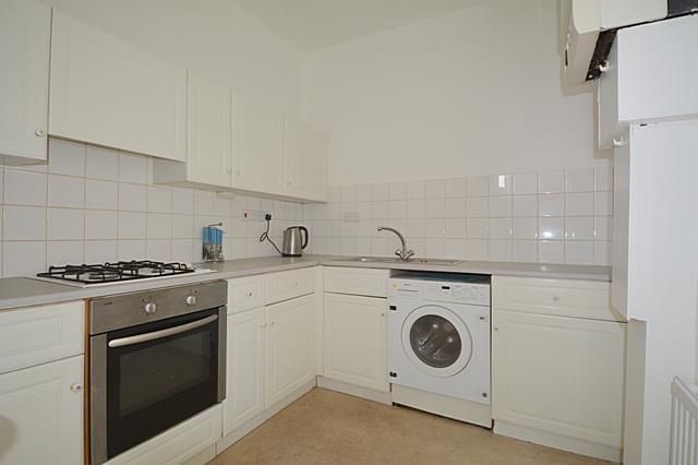 Studio to rent in Kings Avenue, Muswell Hill N10, £1,200 pcm