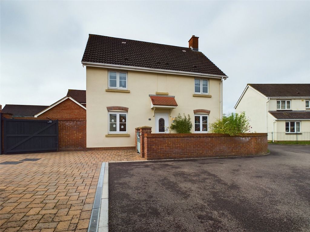 6 bed detached house for sale in Henlow Drive Kingsway, Quedgeley, Gloucester, Gloucestershire GL2, £375,000