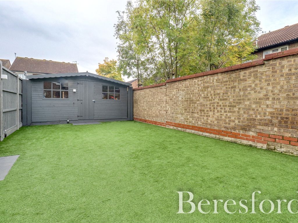 4 bed semi-detached house for sale in Juniper Way, Romford RM3, £550,000