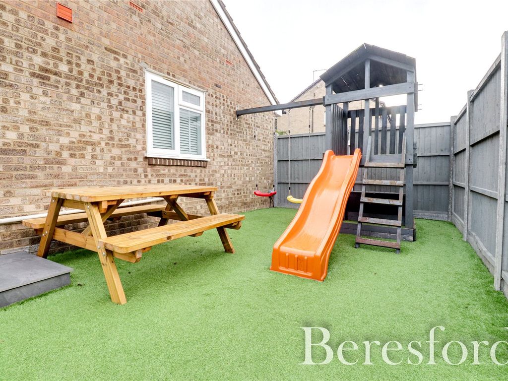 4 bed semi-detached house for sale in Juniper Way, Romford RM3, £550,000