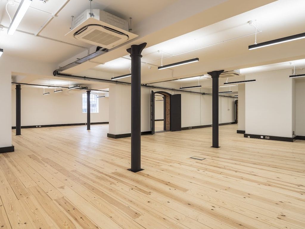 Office to let in Northburgh Street, London EC1V, £15,000 pa