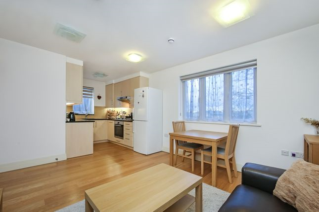 2 bed flat to rent in Very Near Off Gunnersbury Lane Area, Acton Town W3, £2,250 pcm