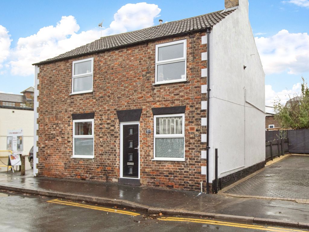3 bed detached house for sale in Westgate, Driffield YO25, £225,000