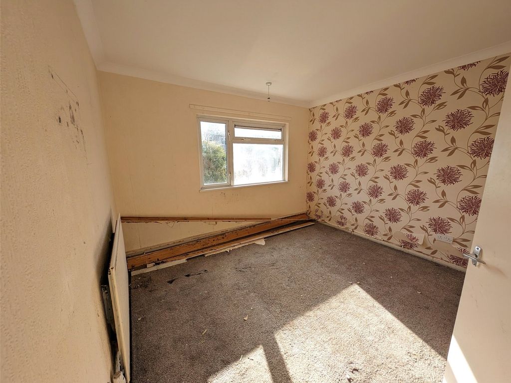 2 bed flat for sale in Lancaster Avenue, Dawley, Telford, Shropshire TF4, £50,000