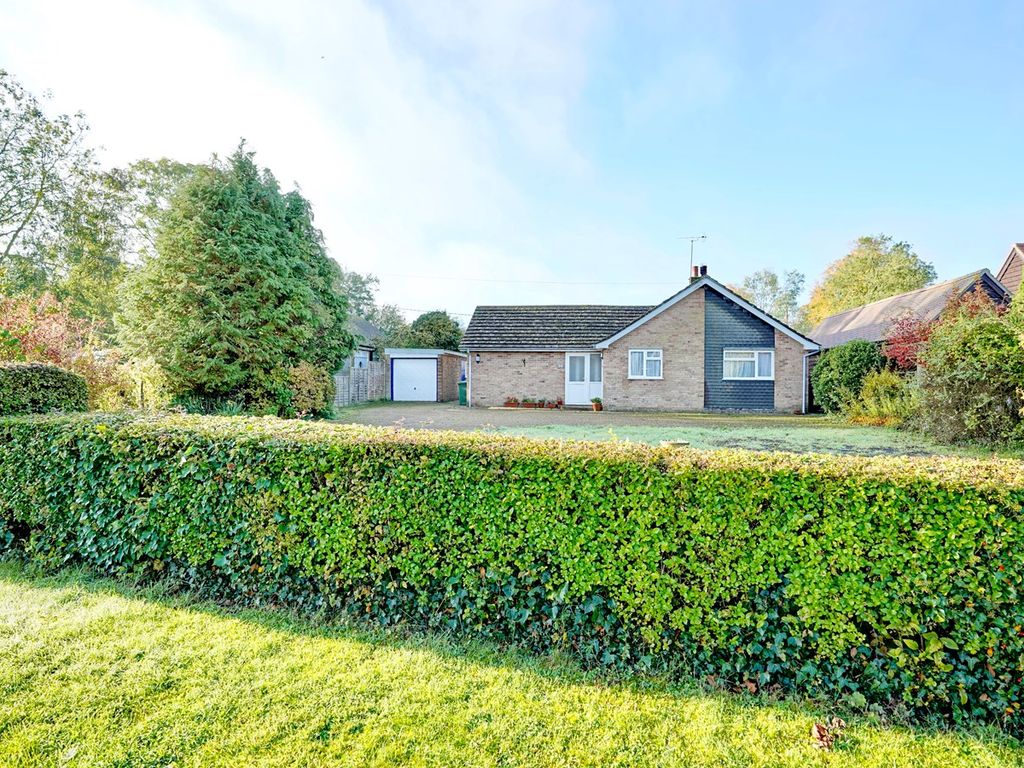 3 bed detached bungalow for sale in Church End, Catworth, Huntingdon PE28, £450,000