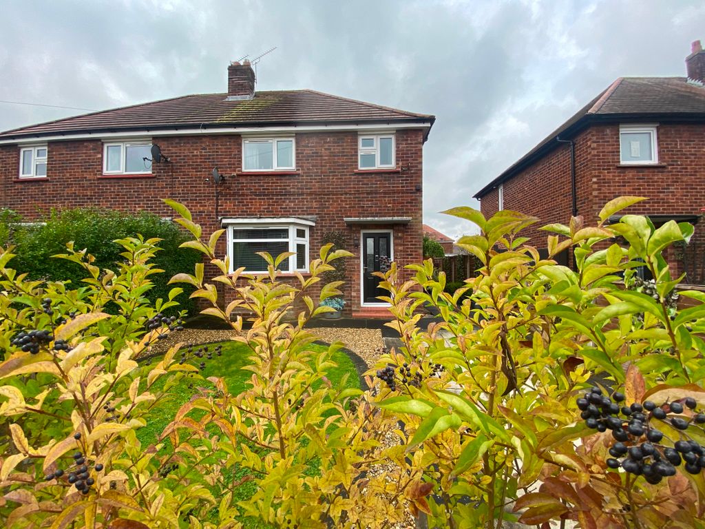 3 bed semi-detached house for sale in Barthomley Crescent, Crewe CW2, £190,000