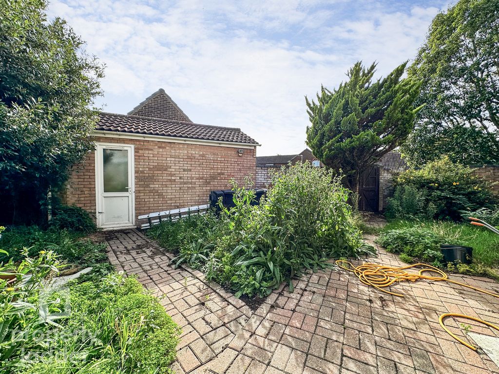 3 bed detached house for sale in Edgefield Close, Norwich NR6, £265,000