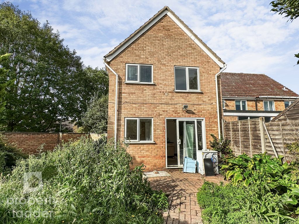 3 bed detached house for sale in Edgefield Close, Norwich NR6, £265,000