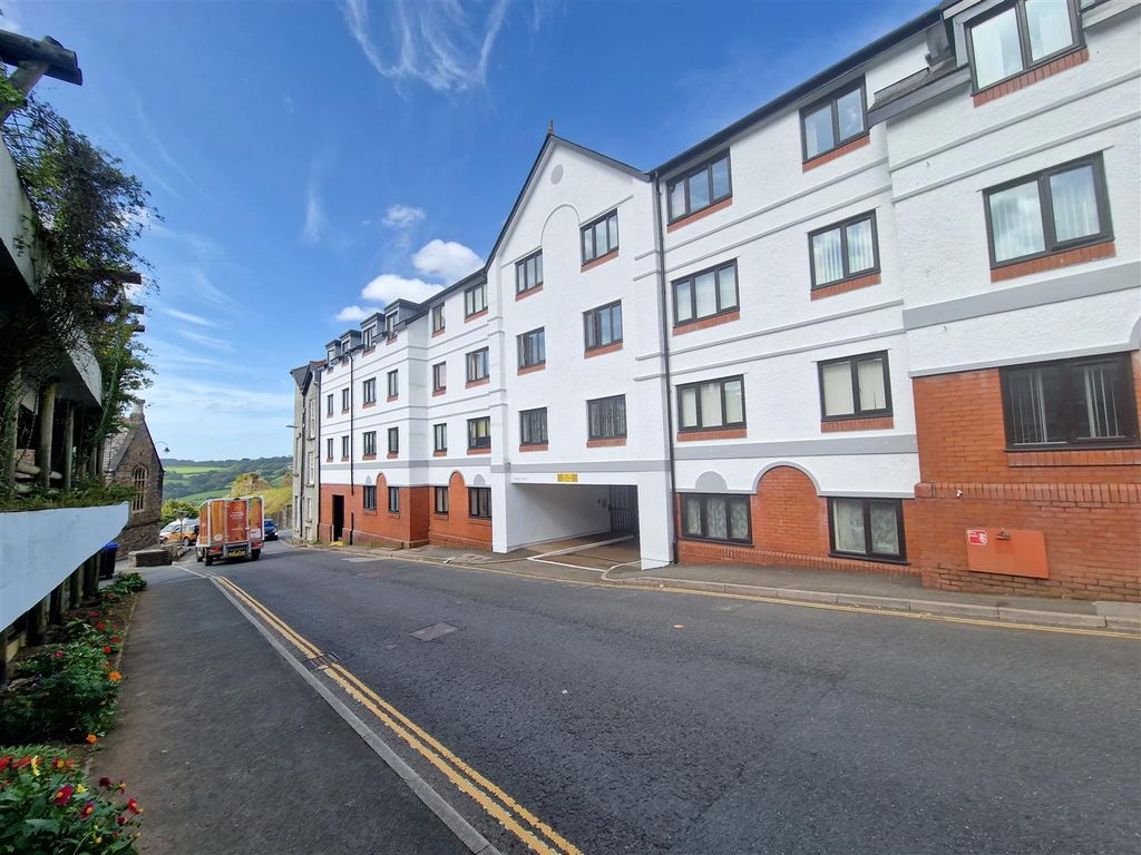 2 bed flat for sale in Westgate Mews, Launceston PL15, £77,500
