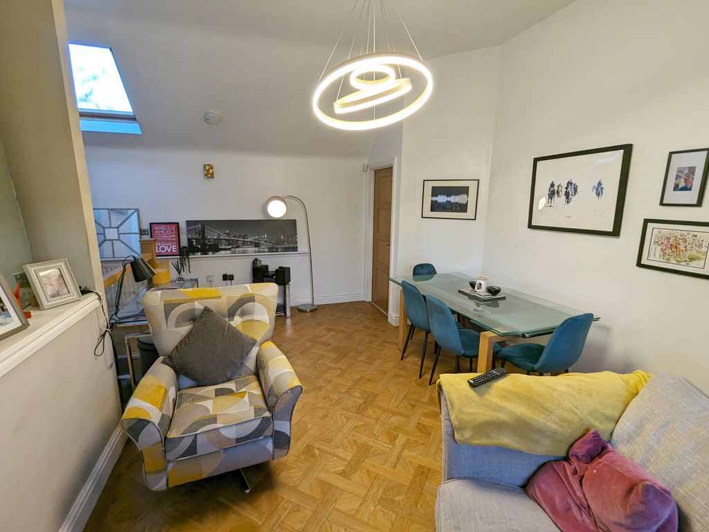 3 bed flat for sale in Loxley Square, Solihull B92, £250,000