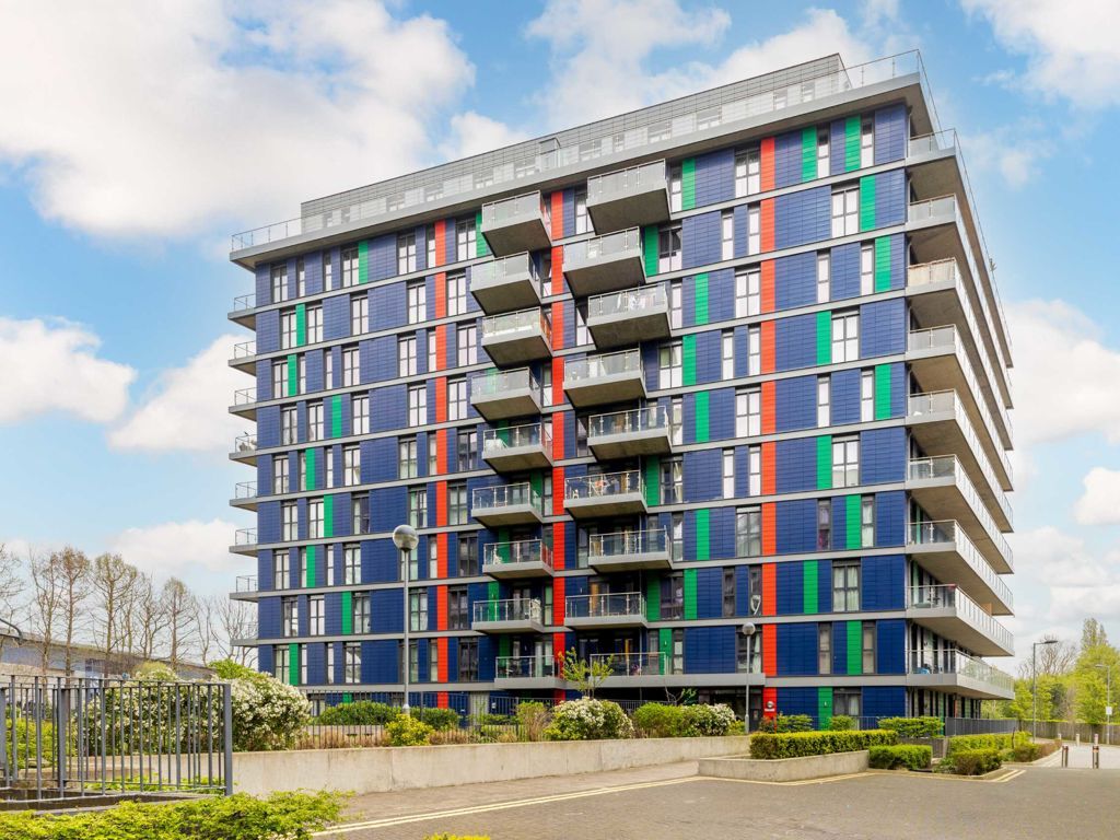 2 bed flat for sale in Hatton Road, Wembley HA0, £472,500