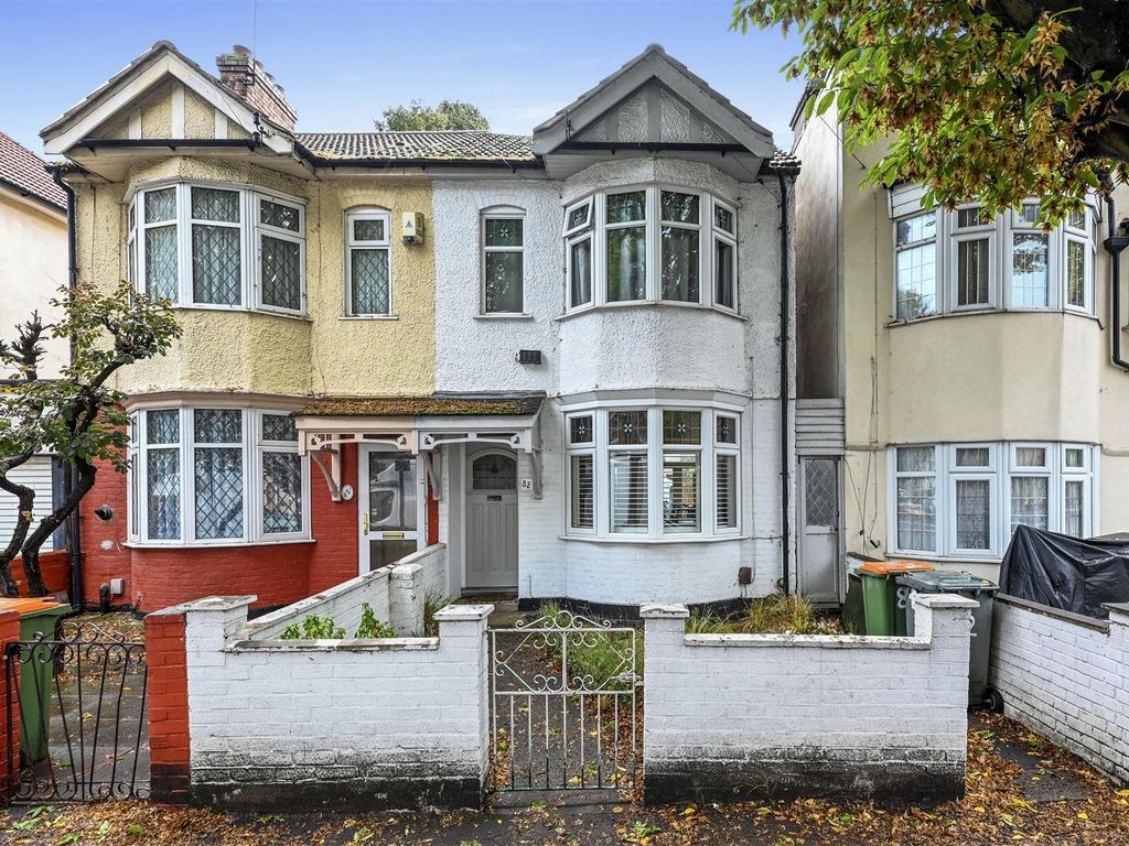 4 bed semi-detached house for sale in Chestnut Avenue, London E7, £795,000
