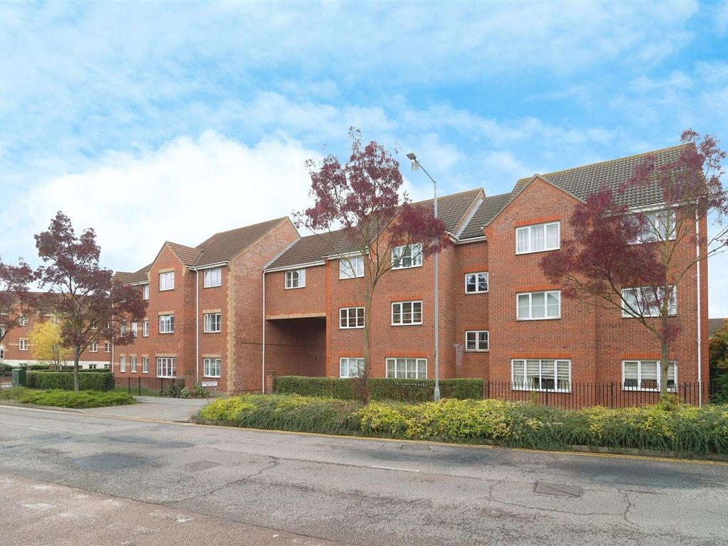 2 bed flat for sale in Galleon Road, Chafford Hundred, Chafford Hundred RM16, £225,000