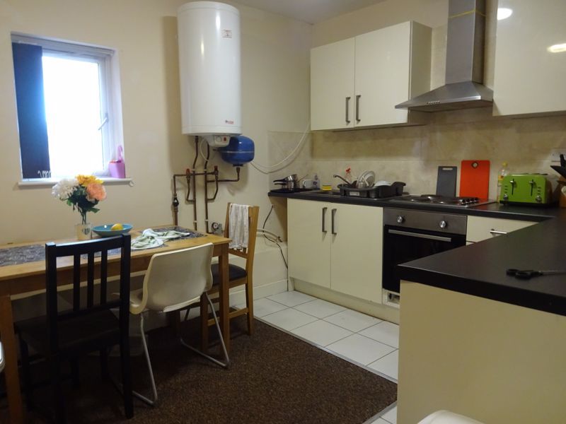 3 bed flat to rent in Hockley, Nottingham NG1, £693 pcm