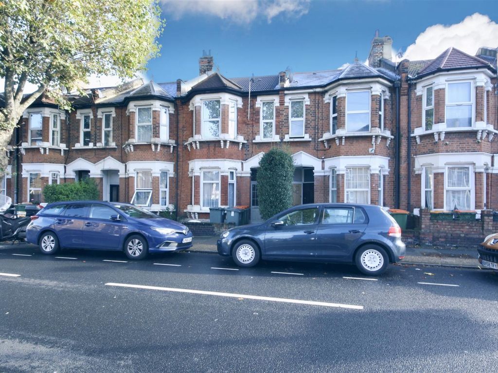 3 bed flat for sale in Katherine Road, London E7, £323,000