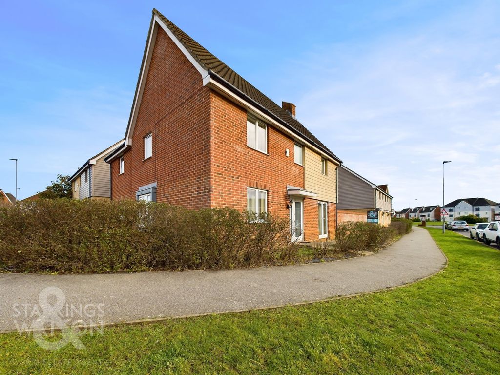 5 bed detached house for sale in Fairway, Costessey, Norwich NR8, £360,000