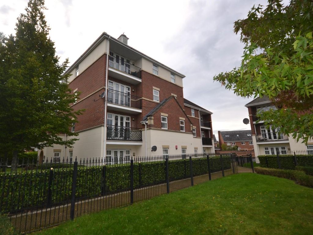 2 bed flat for sale in Lincoln Court, Great Sankey, Warrington WA5, £134,000