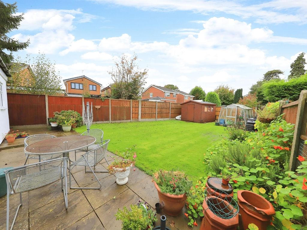 3 bed detached house for sale in Broadway, Codsall, Wolverhampton WV8, £450,000