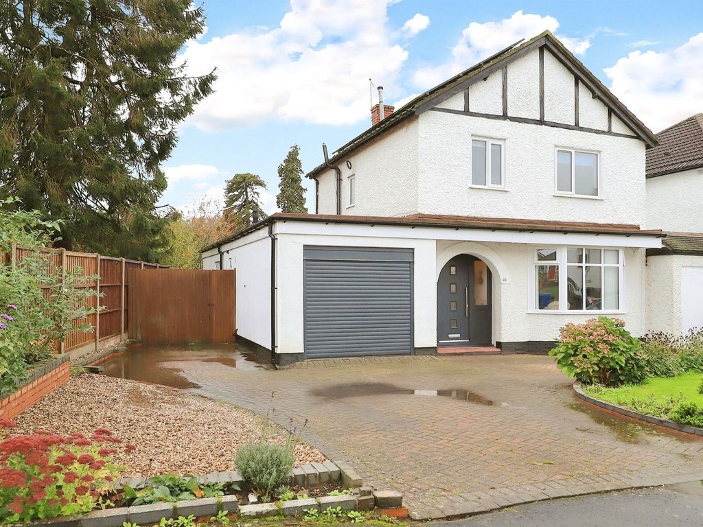 3 bed detached house for sale in Broadway, Codsall, Wolverhampton WV8, £450,000