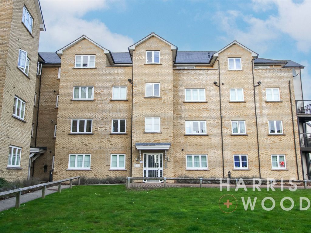 2 bed flat for sale in Clarendon Way, Colchester, Essex CO1, £210,000