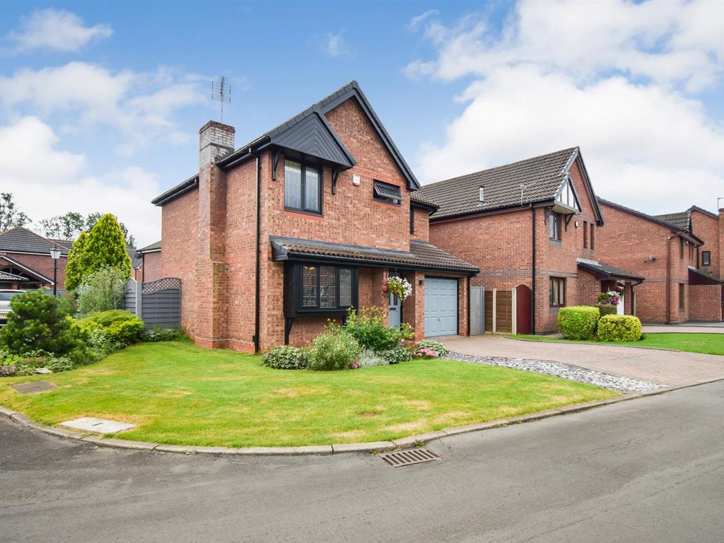 4 bed detached house for sale in Holbeck, Astley, Manchester M29, £375,000