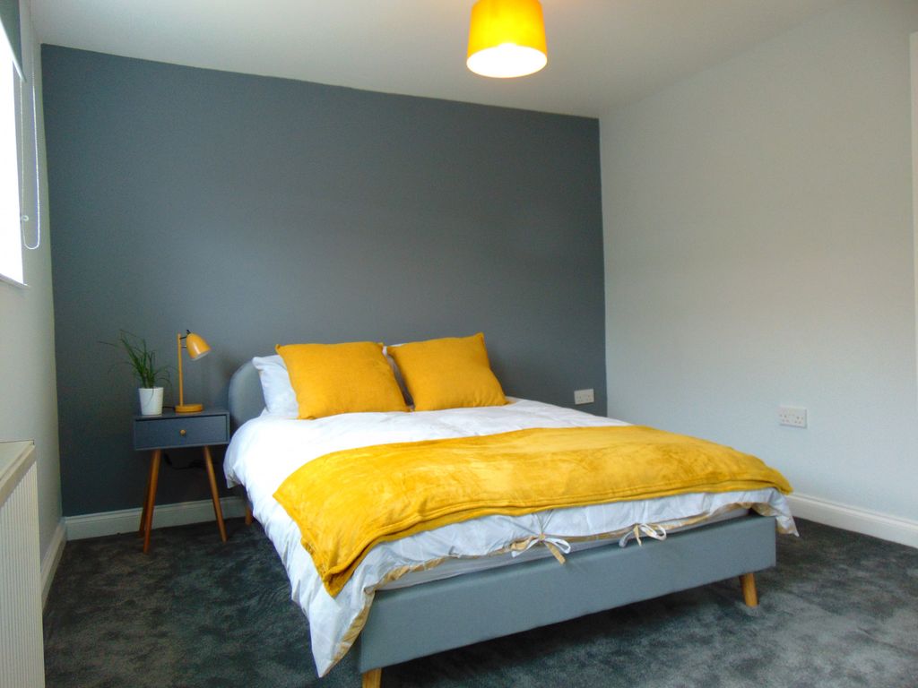 Room to rent in Farnborough Drive, Daventry, Northampton NN11, £600 pcm