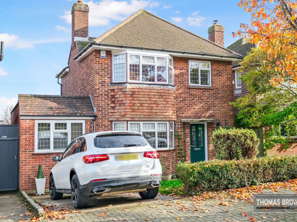 4 bed detached house for sale in Avebury Road, Orpington BR6, £800,000