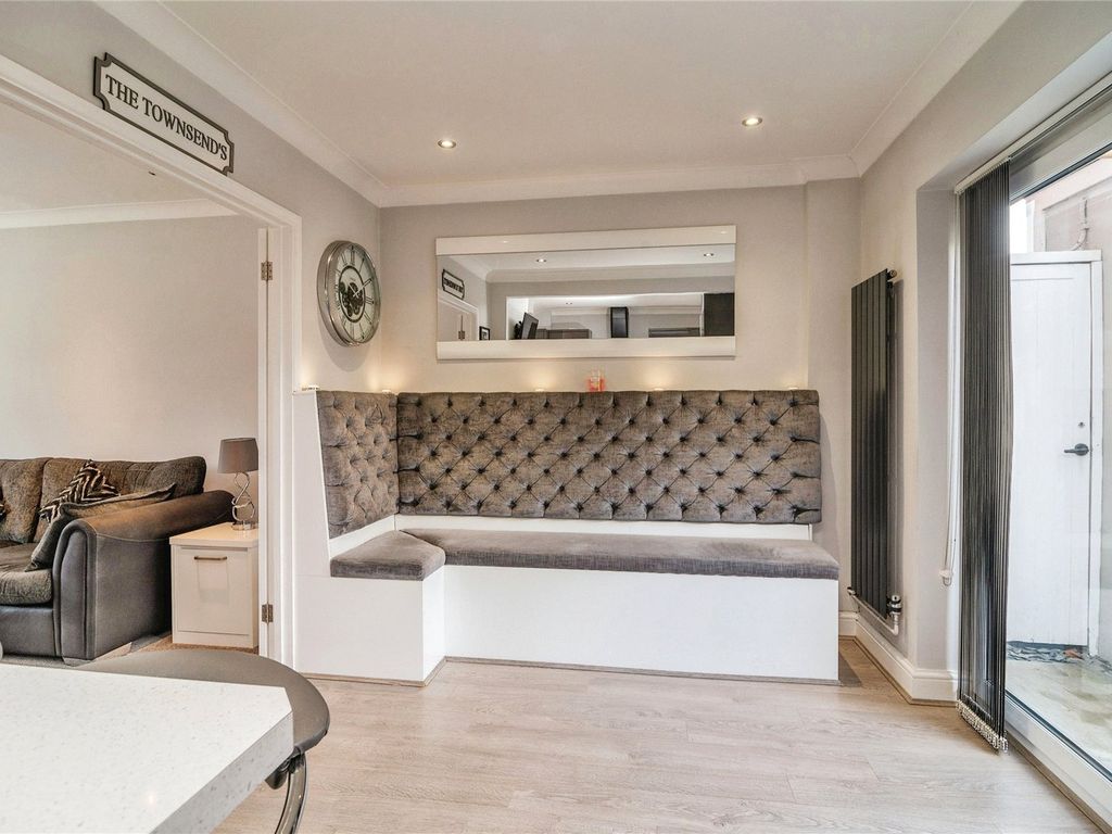 3 bed terraced house for sale in Stapleton Crescent, Rainham RM13, £475,000