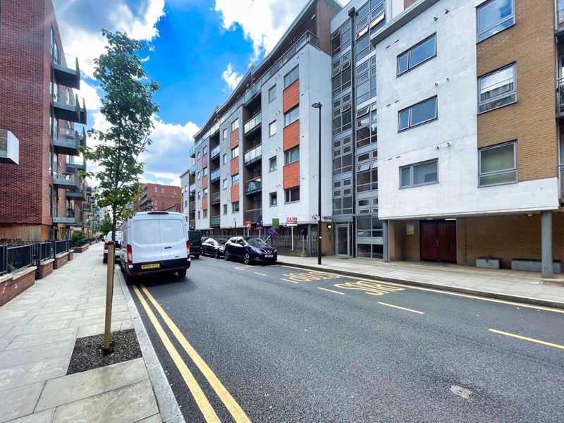 1 bed flat for sale in Violet Road, London E3, £275,000