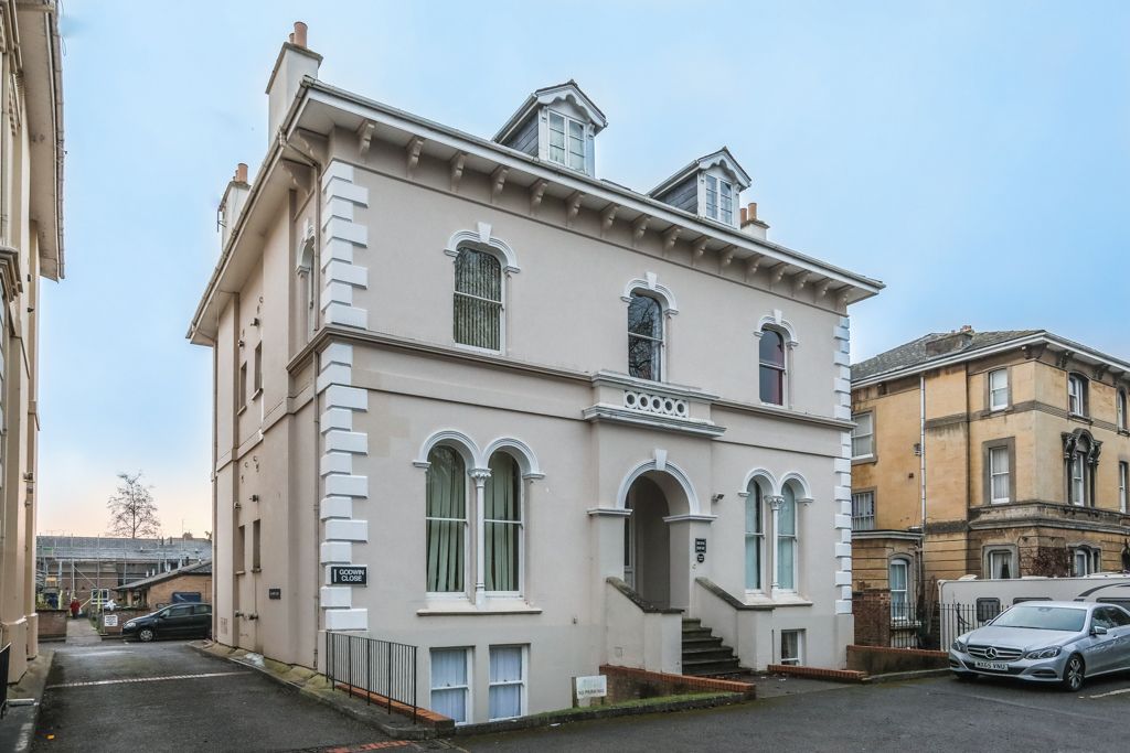 1 bed flat for sale in Pittville Circus Road, Cheltenham GL52, £115,000