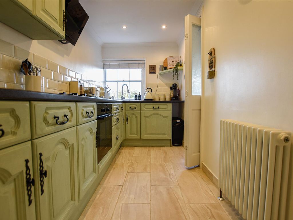 1 bed flat for sale in St. Margarets Banks, High Street, Rochester ME1, £190,000