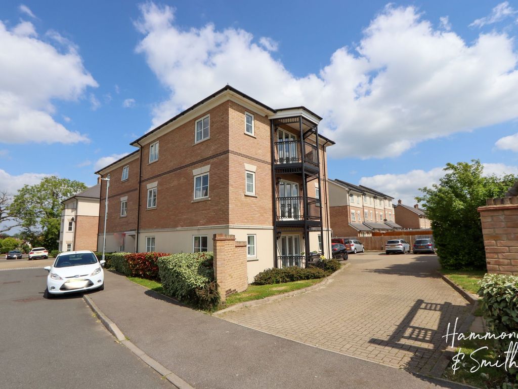 2 bed flat to rent in Buckingham Road, Epping CM16, £1,600 pcm