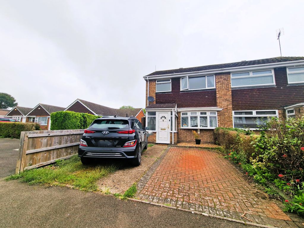 3 bed semi-detached house for sale in Suncote Avenue, Dunstable LU6, £340,000