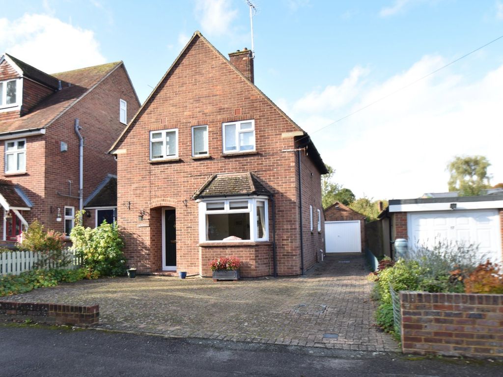 3 bed detached house for sale in Germains Close, Chesham HP5, £735,000