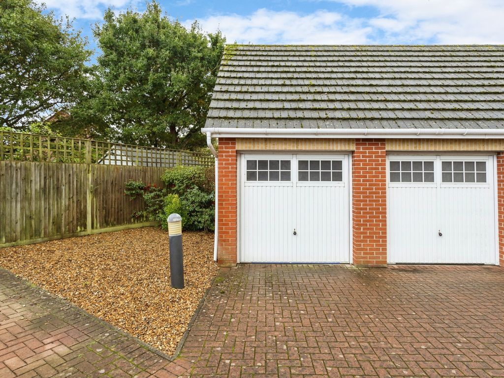 3 bed end terrace house for sale in Sadlers Walk, Emsworth, West Sussex PO10, £545,000