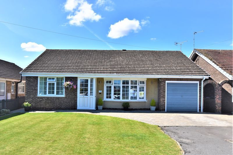 3 bed detached bungalow for sale in Franklin Close, Metheringham, Lincoln LN4, £300,000