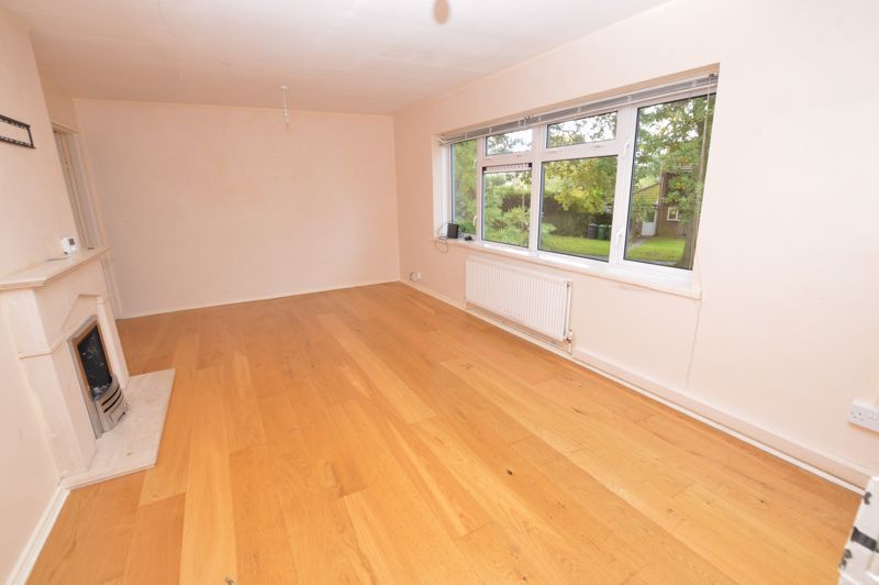1 bed flat for sale in Cabell Road, Guildford GU2, £200,000