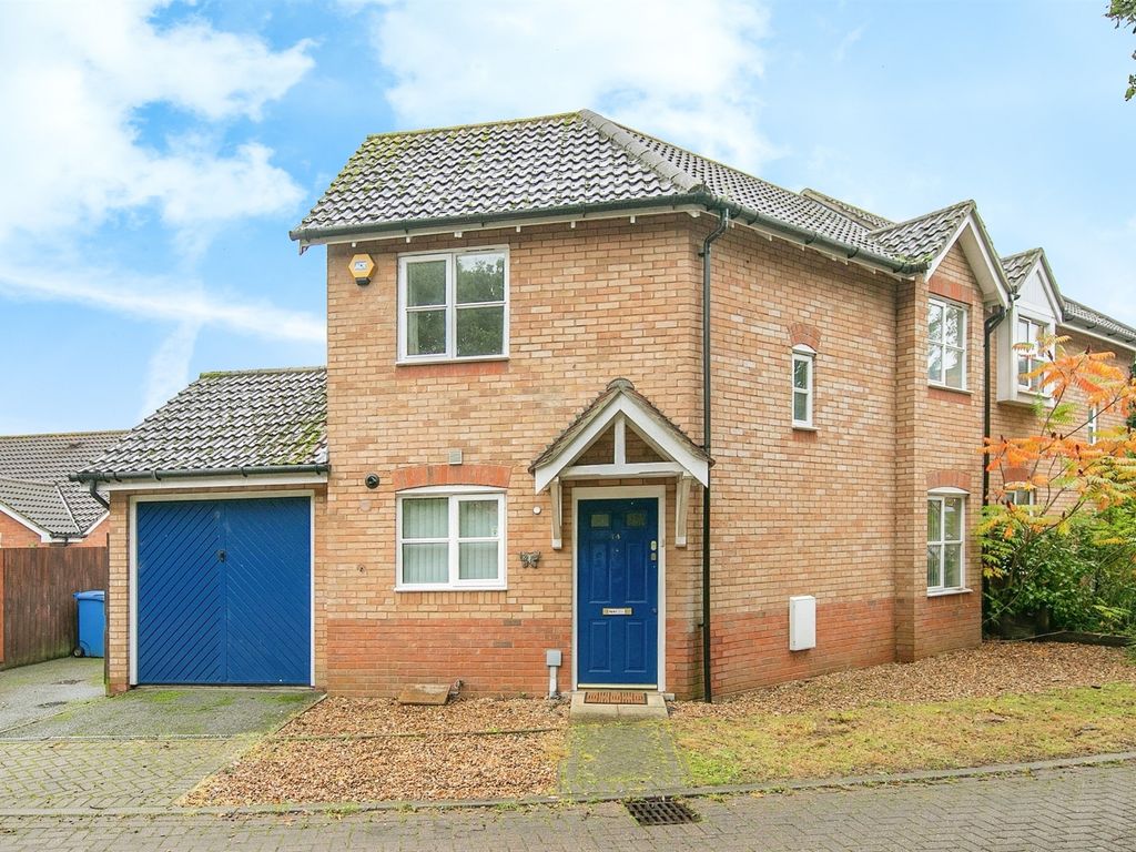 3 bed semi-detached house for sale in Spitfire Close, Ipswich IP3, £260,000