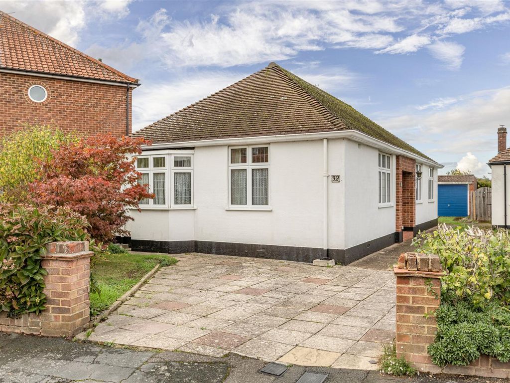 2 bed detached bungalow for sale in Wendley Drive, New Haw, Addlestone KT15, £500,000