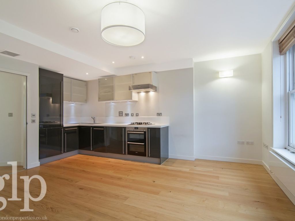 3 bed flat to rent in Great Marlborough Street, London W1F, £4,312 pcm