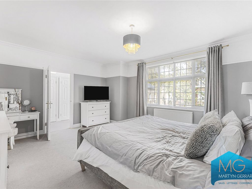 5 bed detached house for sale in The Croft, Barnet EN5, £1,350,000