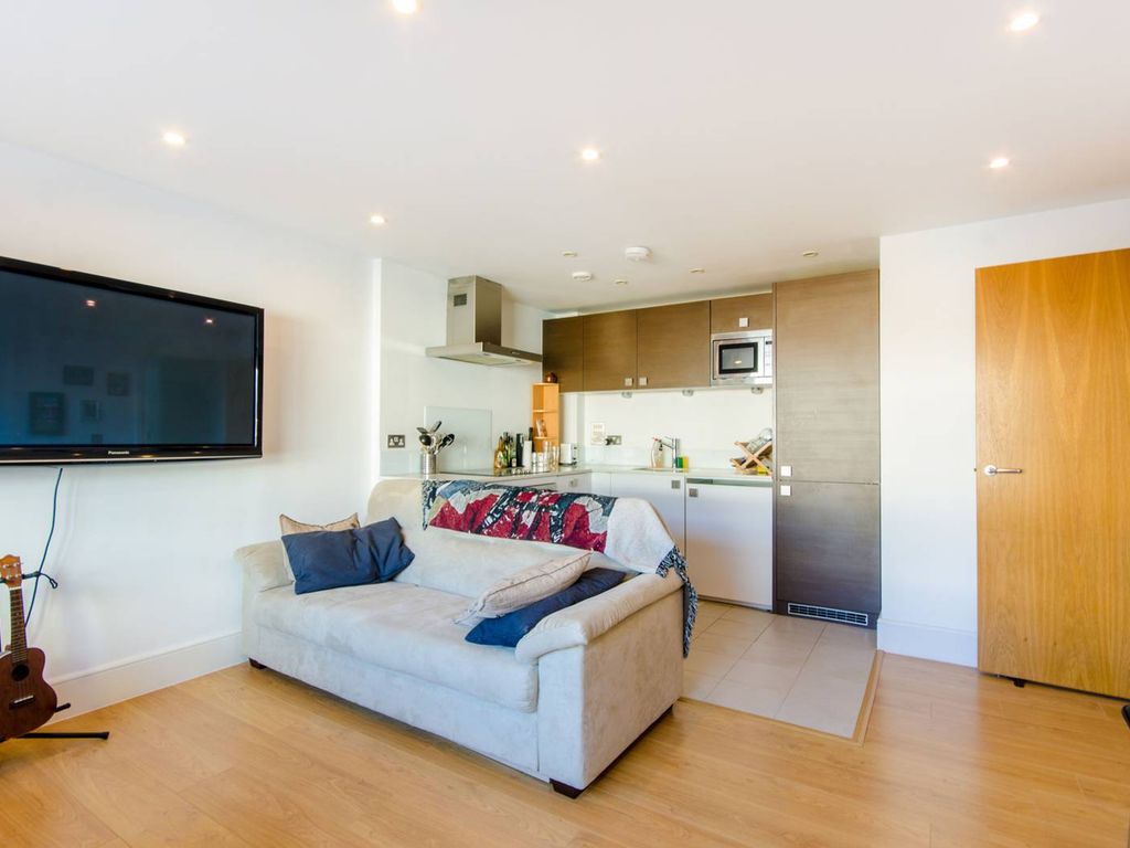 1 bed flat for sale in Angel Wharf, Hoxton, London N1, £475,000