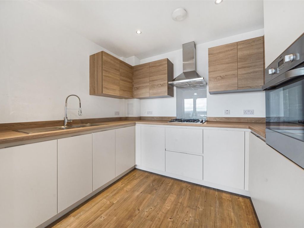 1 bed flat for sale in Handley Page Road, Barking IG11, £245,000