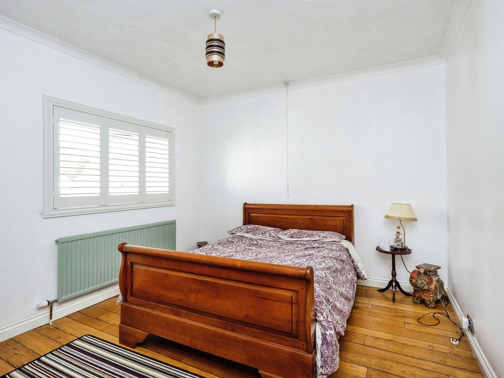 3 bed detached house for sale in Cwmfelin Road, Bynea, Llanelli SA14, £350,000