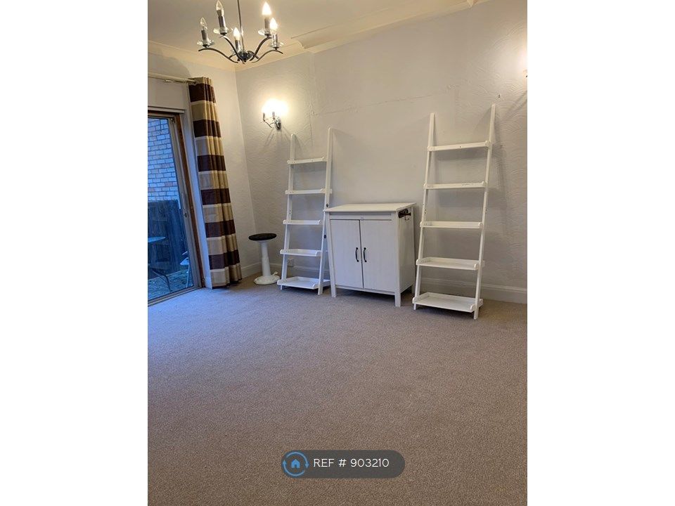 Room to rent in Arthur Road, New Malden KT3, £850 pcm