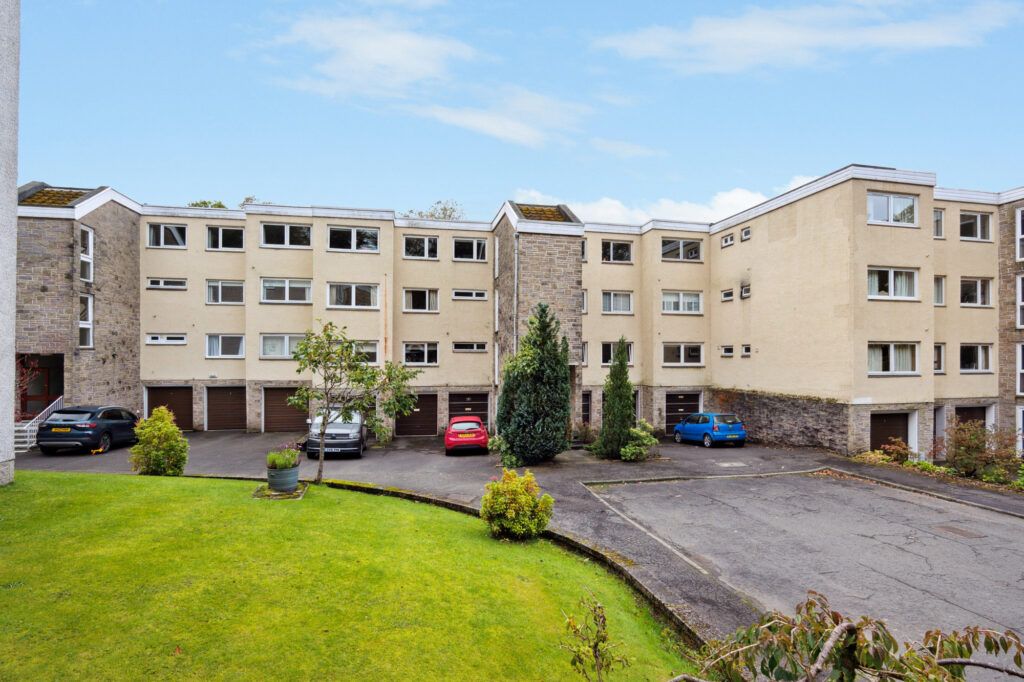 3 bed flat for sale in Netherblane, Blanefield, Glasgow G63, £165,000