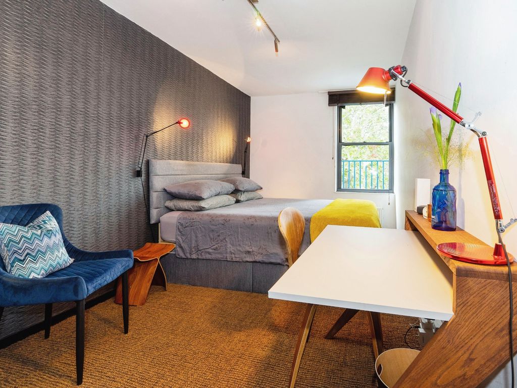 1 bed flat for sale in Rampayne Street, London SW1V, £465,000