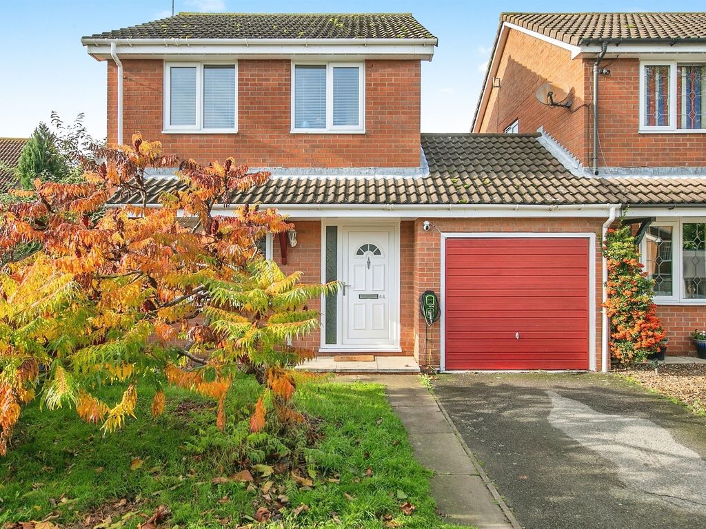3 bed link-detached house for sale in Kitchener Way, Shotley Gate, Ipswich IP9, £260,000