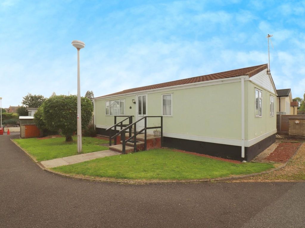 3 bed mobile/park home for sale in Mill Farm Park, Bulkington, Bedworth CV12, £120,000