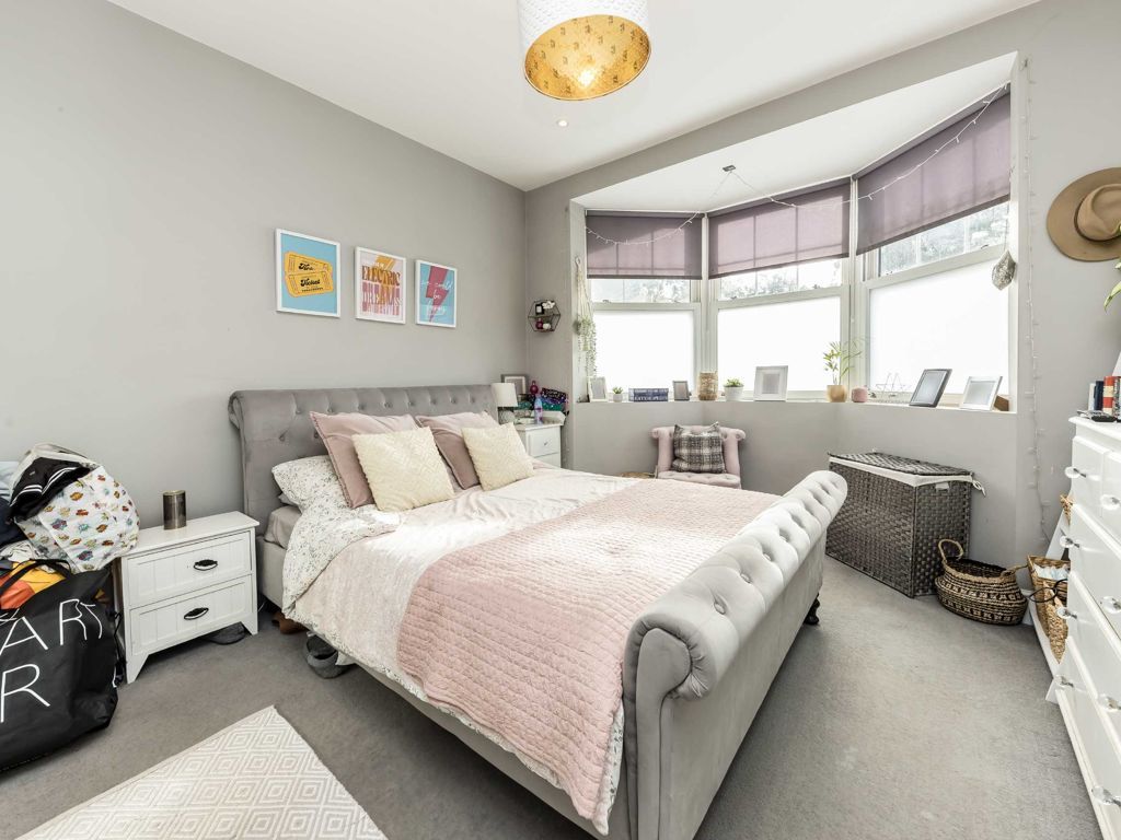 2 bed flat for sale in Hampton Road, Hampton Hill, Hampton TW12, £525,000